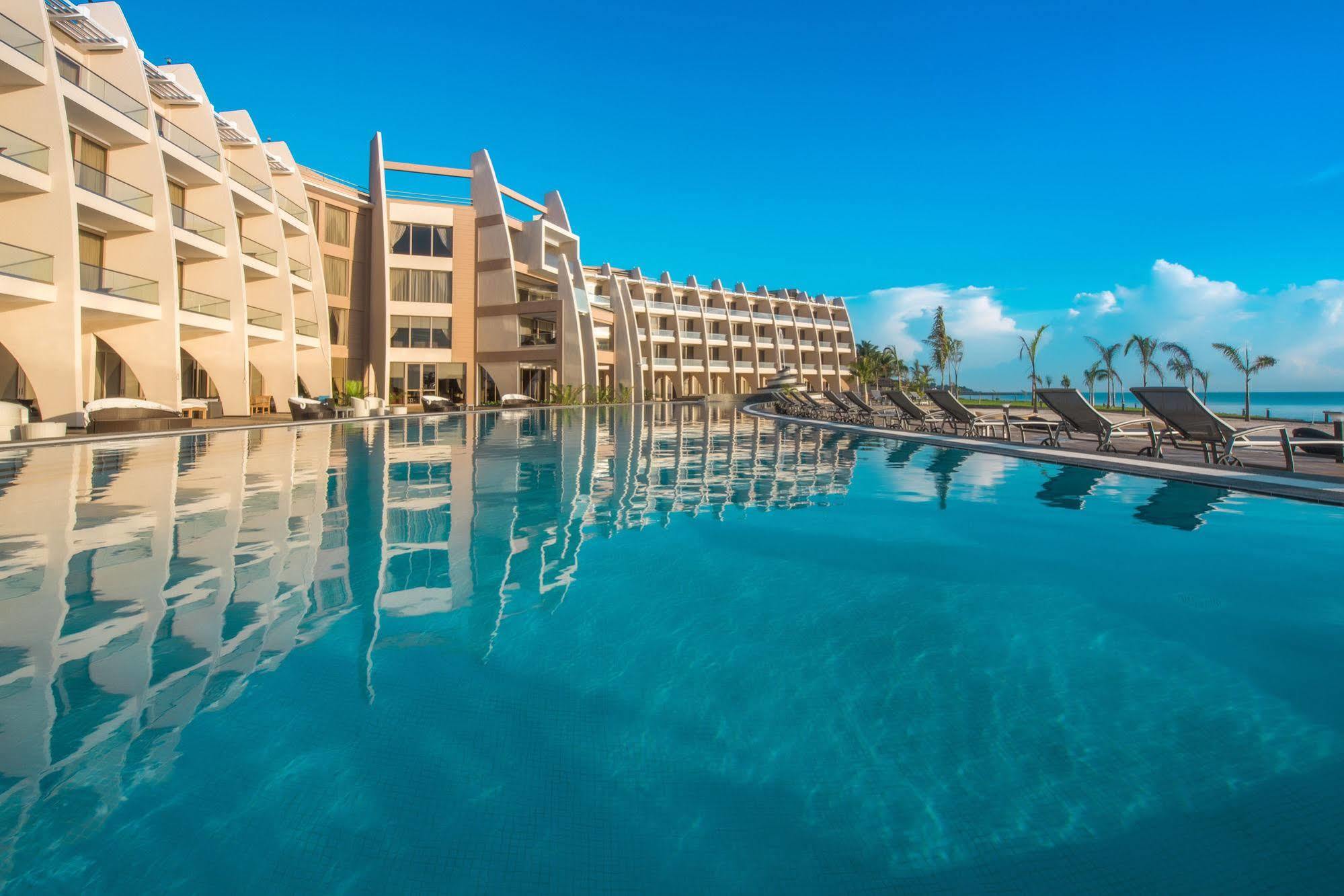 Ramada Resort By Wyndham Daressalam Exterior foto